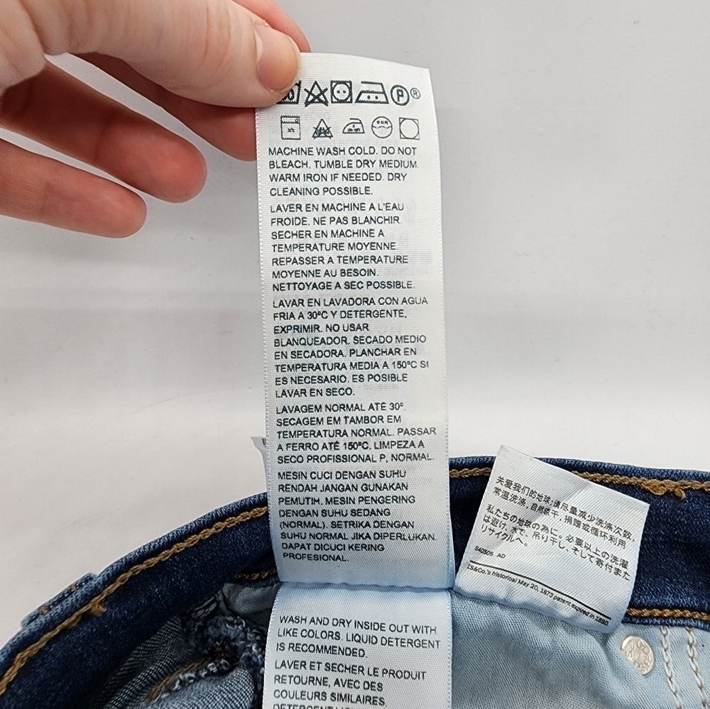 Levi's Medium Length Mid Rise Dark Wash Denim Jean Shorts - Picture 4 of 5